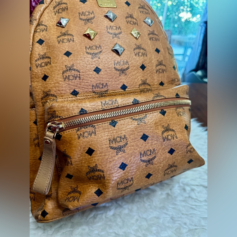 MCM Cognac Logo-Print Backpack medium - Picture 7 of 11